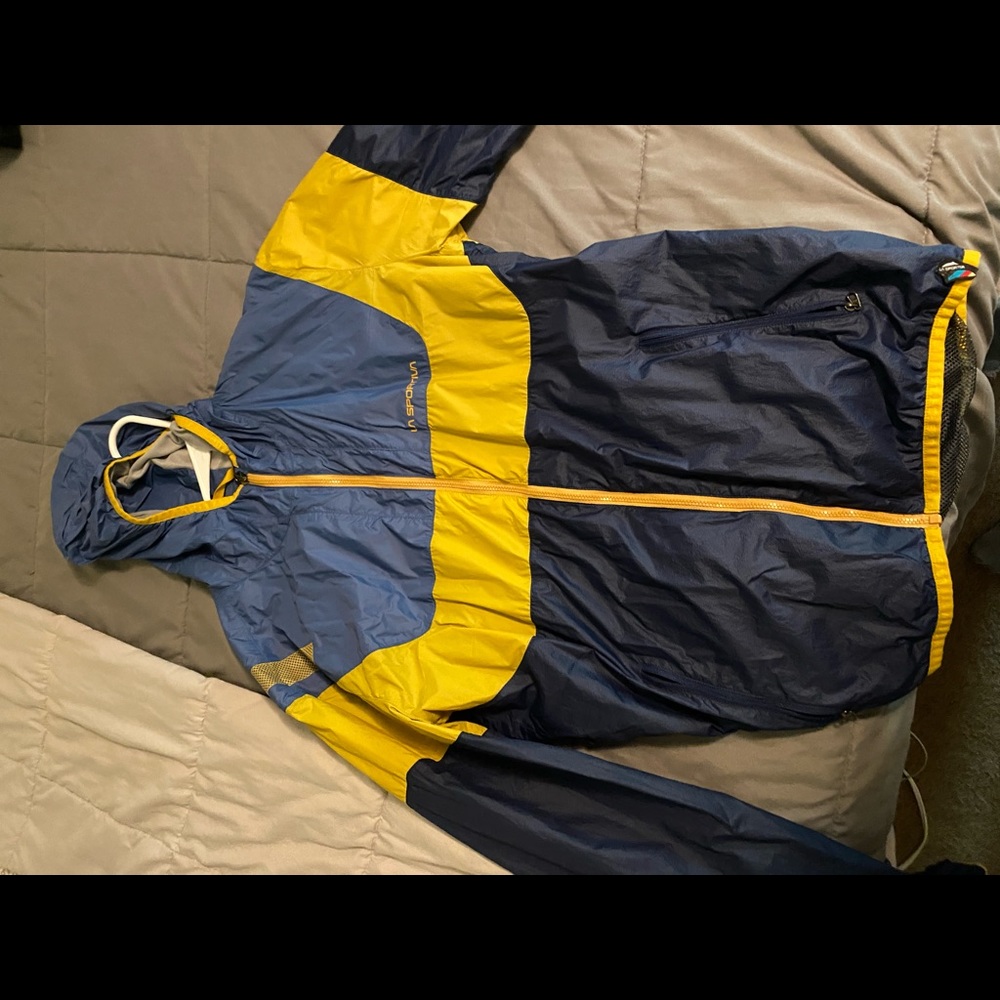 La Sportiva ultralight wind breaker